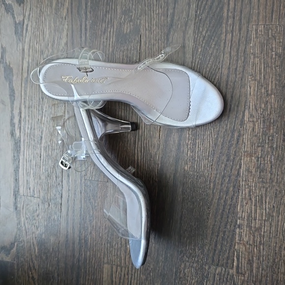 Fabulicious clear kitten heels. Size 9 (fits like 8.5) - Picture 12 of 13
